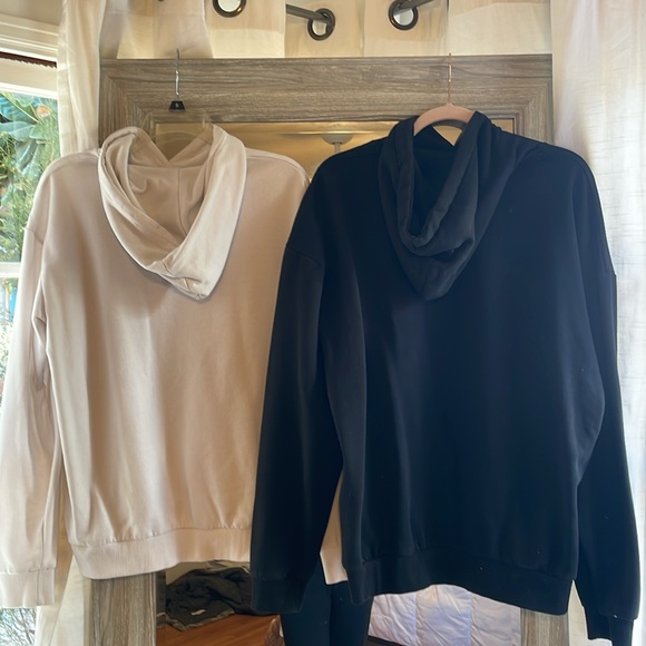 Boohoo Black and White Hoodie - Picture 2 of 4